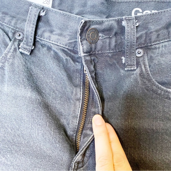 GAP | Slim Shorts in Washed Black, Cut-off Jean Short, Raw Hem Sz. 28 - Picture 5 of 7